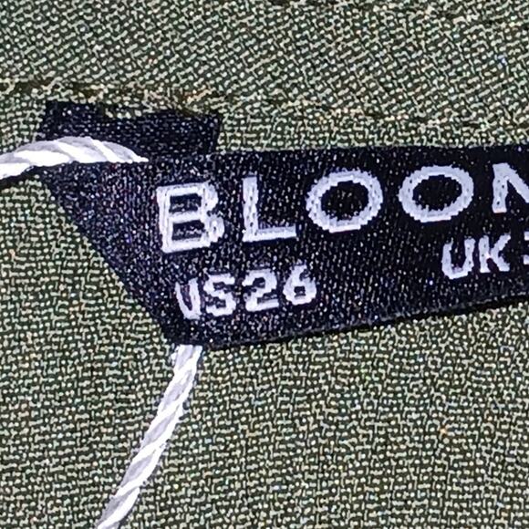 NWT Bloomchic V-Neck Jumpsuit Size 26 - Picture 9 of 9